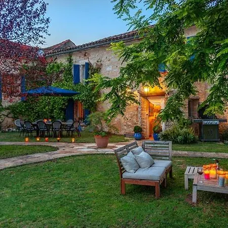 La Demeure Des Poetes D'hotes Maison d'hôtes *