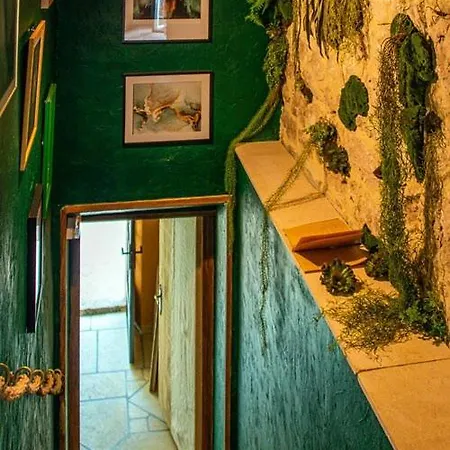 La Demeure Des Poetes D'hotes Maison d'hôtes Mouzieys-Panens