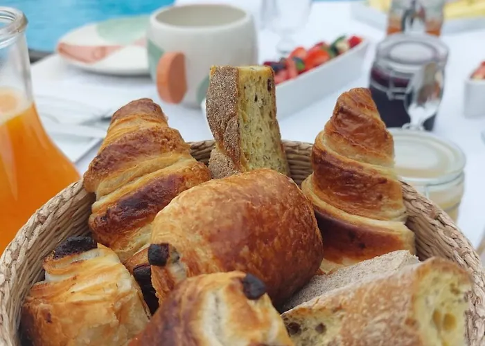 La Demeure Des Poètes D'hôtes Affittacamere