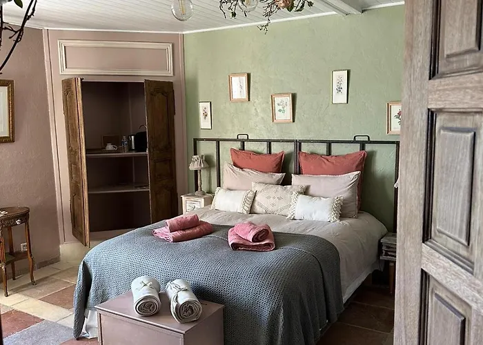 La Demeure Des Poètes D'hôtes Affittacamere